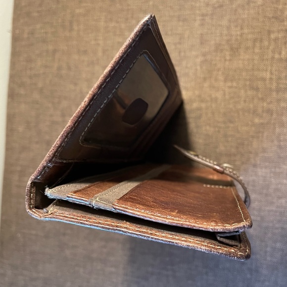 Danier Leather Wallet - Picture 3 of 7